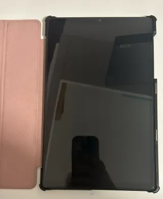 Tablet Lenovo Negra con Funda Rosa