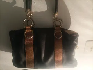 Bolso Vintage Negro con Herrajes Dorados