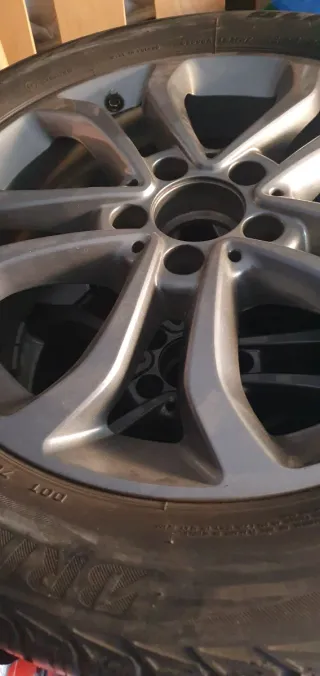 4 RUEDAS CON LLANTAS DE ALUMINIO.