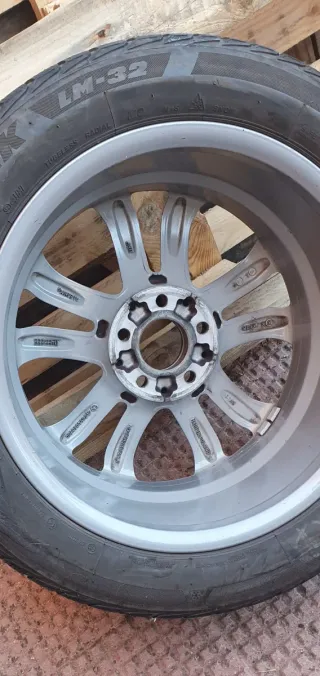 4 RUEDAS CON LLANTAS DE ALUMINIO.