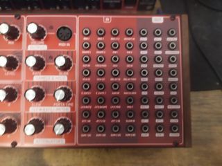 Behringer Neutron Sintetizador Analógico