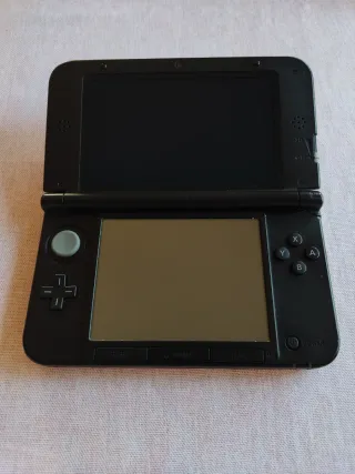 Nintendo 3DS XL con Banca Pokémon e videogiochi