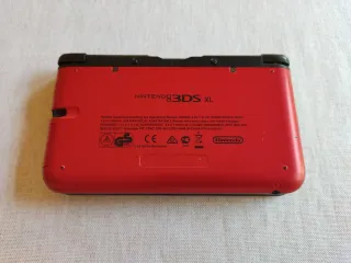 Nintendo 3DS XL con Banca Pokémon e videogiochi