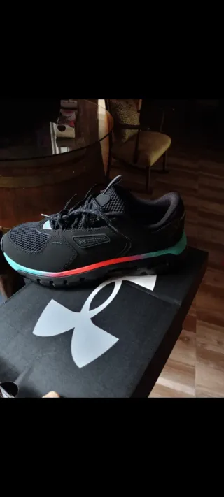 Zapatillas Under Armour Negras y Turquesa
