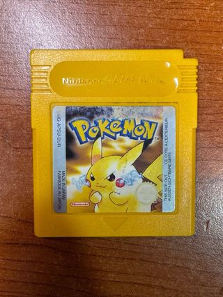 Game Boy trasparente + Pokemon Giallo