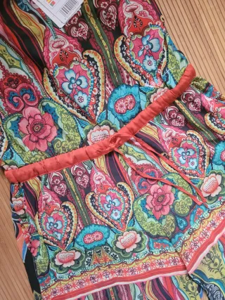 Nuevo.Mono Desigual estampado talla L