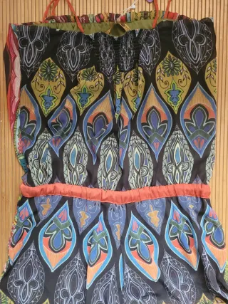 Nuevo.Mono Desigual estampado talla L