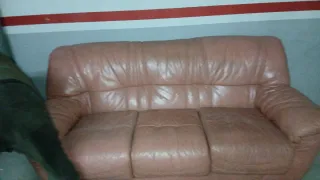 Sofá de cuero marrón