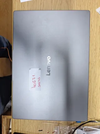 Lenovo IdeaPad Slim 3 15IRH10 Portátil