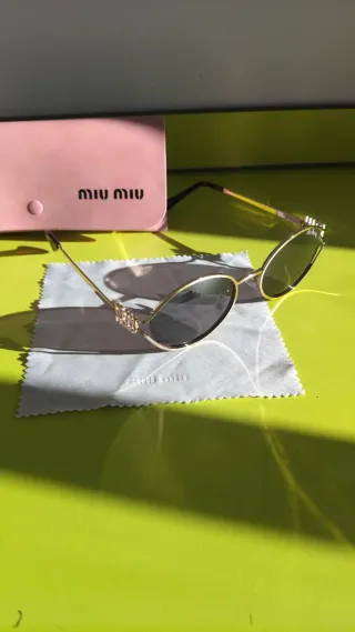 Gafas Miu Miu Vintage Doradas y Negras
