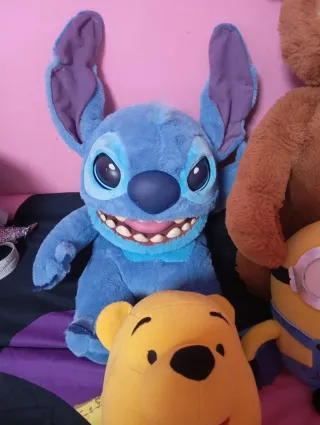 Lote Muñecos: Stitch, Winnie,oso Cubby, Minion