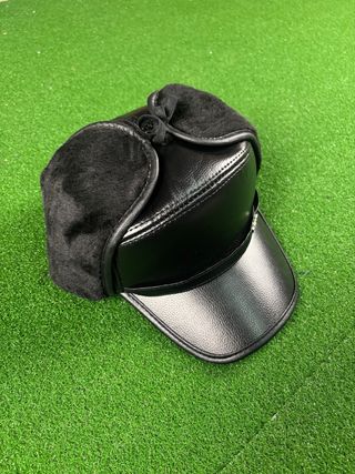 Gorra vintage negra con orejeras