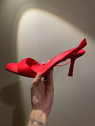 Tacones rojos Stradivarius