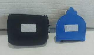 Monedero infantil azul y negro