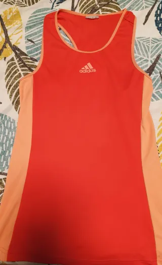 Camiseta deportiva niña Adidas Talla 14-15 años.