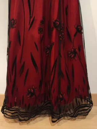 Vestido largo granate,rojo con tul negro, elegante