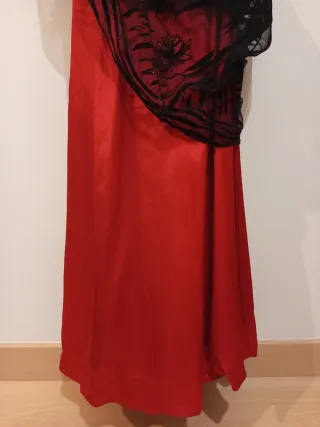 Vestido largo granate,rojo con tul negro, elegante