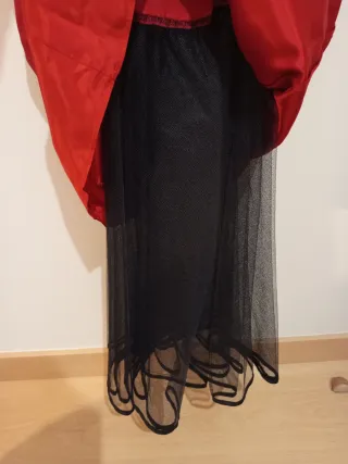 Vestido largo granate,rojo con tul negro, elegante