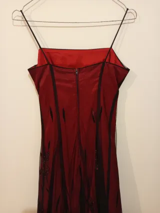 Vestido largo granate,rojo con tul negro, elegante