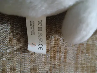 Conejito blanco de peluche