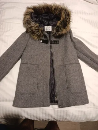 Abrigo niña Zara gris con capucha