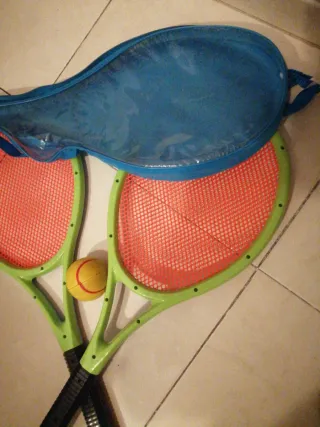 Raquetas de tenis con funda y pelota