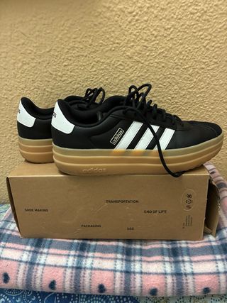 Zapatillas Adidas Negras y Marrones
