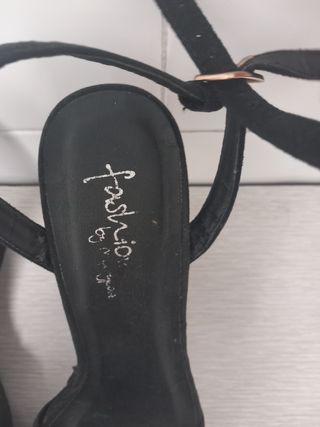 Sandalias negras tacón bordado talla 40