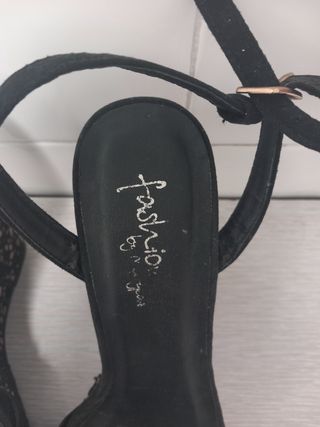 Sandalias negras tacón bordado talla 40