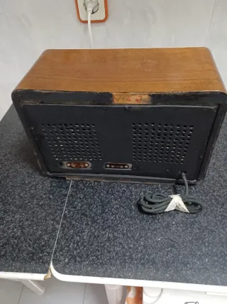 Radio Antigua Beige y Dorada