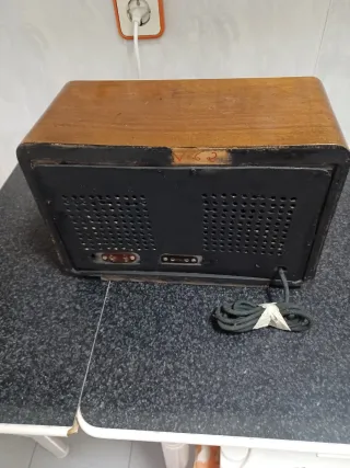 Radio Antigua Beige y Dorada