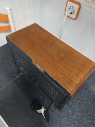 Radio Antigua Beige y Dorada