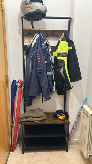 Recibidor metálico y madera