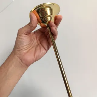 Lámpara colgante dorada esfera blanca