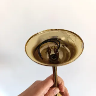 Lámpara colgante dorada esfera blanca