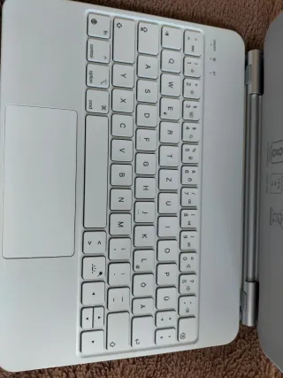Capa com Teclado para iPad Branco