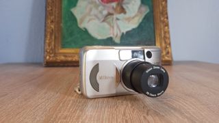 Nikon Lite-Touch Zoom70W AF Cámara