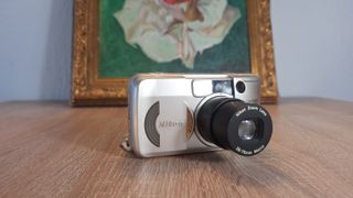 Nikon Lite-Touch Zoom70W AF Cámara