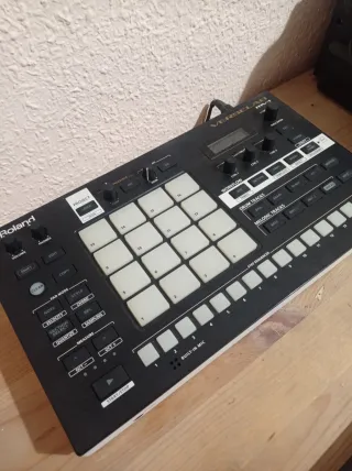 Roland Verselab MV-1 Groovebox