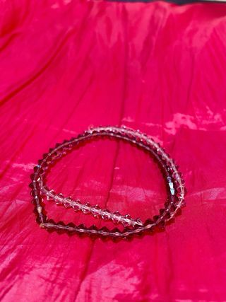 Dos pulseras de cristal