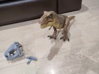 Dinosaurio T-Rex con accesorio