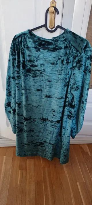 Ropa de terciopelo azul verdoso