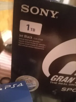 PS4 Slim 1TB + Mando Rojo + Gran Turismo Sport