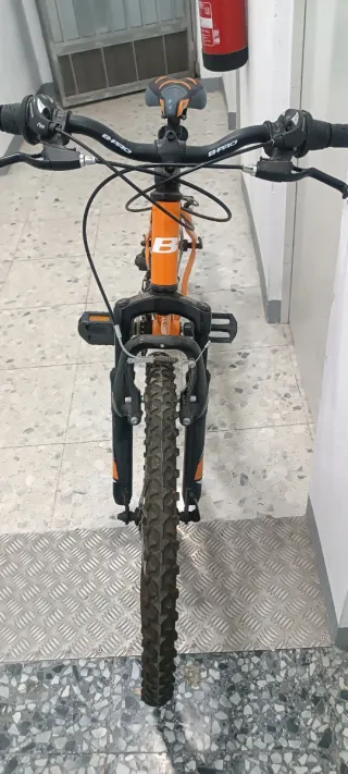 Bicicleta infantil naranja