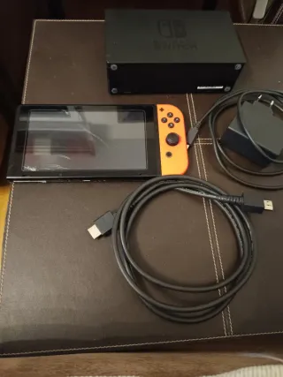 Nintendo Switch Negra y Naranja