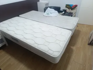 Canapé cama de tela y madera