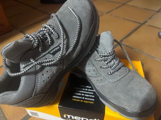 Zapatillas de trabajo grises talla 38