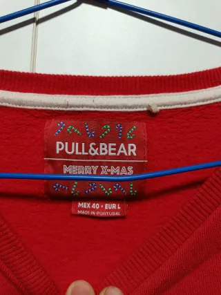 Sudadera navideña Pull&Bear roja