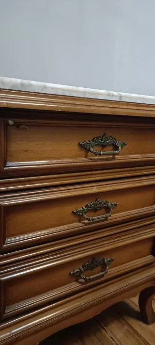 Mesitas de noche de madera con mármol