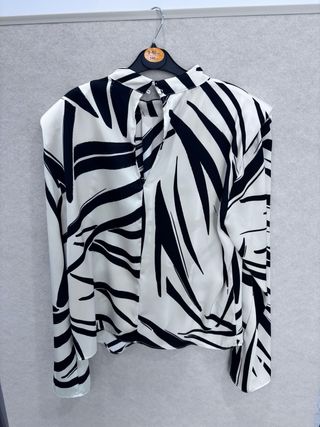 Blusa Mango Estampada Talla M